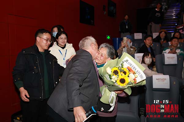 吕克·贝松《狗神》杭州路演 主创影迷走心交流白发老人泪洒现场(图5)