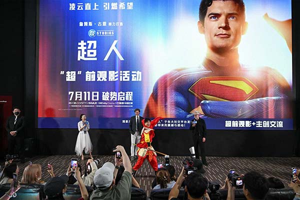 4-詹姆斯·古恩、皮特·萨夫兰与中国影迷互动.jpg